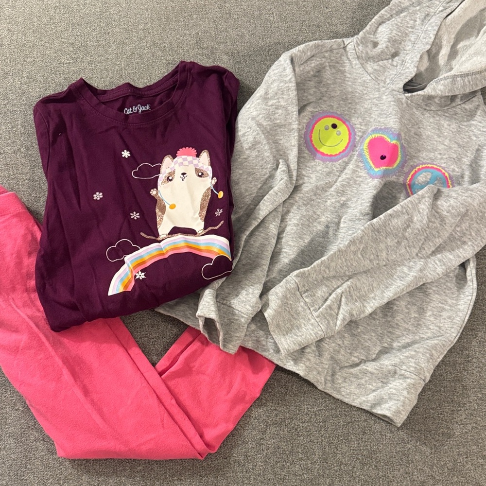 5/$15- Girl’s outfit bundle size small